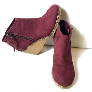 Tom’s Burgundy wedge heeled bootie size 10